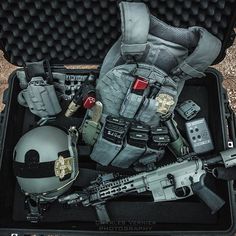 all grey gear Surefire X300, Tactical Equipment, Tactical Survival, Plate Carrier, Chest Rig, Tactical Vest