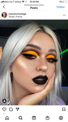 Bold Color Eye Makeup, Orange Eyeshadow Looks Halloween, Fall Looks Makeup, Halloween Color Makeup, Out Of The Box Makeup Looks, Hhn Makeup Ideas, Spooky Season Makeup Looks, Halloween Inspired Eye Makeup, Halloween Themed Eye Makeup