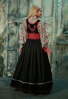 Bunad Dress, Traditional Clothing Around The World, Ms Claus, Folklore Fashion, Embroidery Suits Punjabi, Frozen Costume, Patiala Salwar