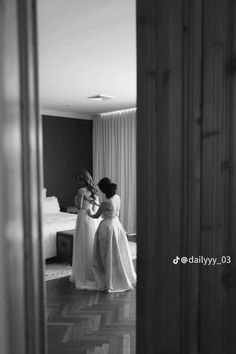 Wedding Prep Photography, Wedding Photo Moodboard, Wedding Photos At Home, Bride Detail Shots, Vogue Wedding Photography, Henry Heart, Getting Ready Photoshoot, Wedding Prep Photos, Candid Photography Wedding