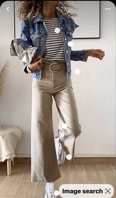 Work Outfits Khaki Pants, Tan Crop Pants Outfit, How To Layer In Summer, Wide Leg Khaki Pants Outfit Work, Beginning Of Fall Outfit, Khaki Wide Leg Pants Outfits, Wide Leg Khaki Pants Outfit, Outfits Primavera 2023, Outfit Ideas Wide Leg Pants