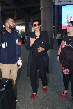 Actress Sushmita Sen Spotted At Mumbai Airport Arrival - Gallery

 #Actress #SushmitaSen #Mumbai #Airport