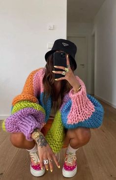 Streetwear Lifestyle, Hand Knit Blanket, Knit Cardi, Classy Prom Dresses, Vintage Streetwear, Crochet Clothes, Chunky Knit, Diy Clothes