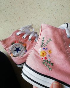 Pink Converse Embroidery, Embroider Shoes Diy, How To Embroider Converse, Embroider Converse, Embroidery On Converse, Gown White