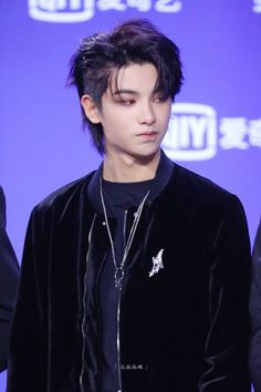 Haircuts For Men Side Part, Kpop Long Hair Men, K Pop Hairstyles Men Short, Kpop Idol Mullet, Short Slicked Hair, Kpop Men Hairstyle, Slicked Back Mullet, Mullet Side Part, K Pop Hairstyles Men