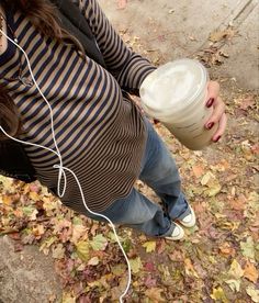 downtown girl aesthetic, converse, pumpkin spiced Outfit Inspo Fall Aesthetic, Fall Core, Cozy Core, Autumn School, Studera Motivation, Fall School, Mazzy Star