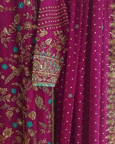 Mehndi Outfits, Bridal Jewelry Sets Brides, Fashion Show Dresses, Diy Bag Designs, Velvet Suit, Suits Design, Embroidery Suits Design, Boutique Dress Designs, Embroidery Designs Fashion