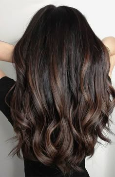 Black Hair Balayage, Brunette Balayage, Black Hair With Highlights, Caramel Highlights, Beautiful Curly Hair, Haircut And Color