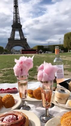 ange212 on Instagram: Paris Picnic Dreams ✨ Music from #emilyinparis @emilyinparis Emily In Paris Hen Party, Emily In Paris Party Theme, Emily In Paris Party, London Picnic, Emily In Paris Aesthetic, Paris Brunch, Paris Picnic