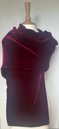 Luxurious and incredibly Berry silk velvet scarf, wrap and stole. This scarf is extremely versatile; ideal for wrapping up in the cold weather and offers a touch of glamour to any outfit, whether it be casual or for a special occasion.  This will be perfect as a gift or a treat for yourself.  Composition: 60% Silk and 40%Viscose Elegant Velvet Dupatta, Elegant Velvet Dupatta For Party, Elegant Velvet Shawl For Festive Season, Elegant Velvet Shawl For Festive Occasions, Elegant Festive Velvet Shawl, Winter Evening Shawl Scarf, Evening Shawl Wrap Scarf, Evening Shawl Wrap, Elegant Velvet Shawl Dupatta