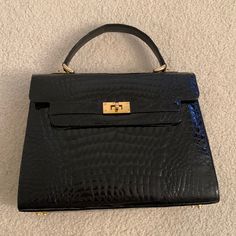 Excellent Condition Detachable Cross Body Strap Genuine Alligator Skin Top Handle Bag In Shiny Genuine Alligator And Calf Leather Can Be Worn As A Top Handle Or Crossbody Interior, Zippered Pocket Lining: Leather Feet Protect Bottom Of Bag Alligator Skin, Top Handle Handbags, Handle Bag, Alligator, Gold Hardware, Top Handle, Calf Leather, Cross Body, Zipper Pocket