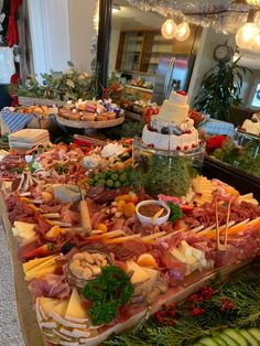 Grazing Tables - Cured and Cultivated Tasting Table Ideas, Wedding Catering Set Up, Food Ideas For Wedding Reception, Food Area, Service Area, Decorações Com Comidas, Party Food Buffet, Charcuterie Inspiration, Party Food Platters