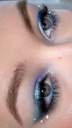 Blue Makeup Looks Green Eyes, Sea Eye Makeup, Blue Makeup Glitter, Sea Makeup Looks, Ocean Eye Makeup, Sea Inspired Makeup, Blue Eye Wedding Makeup, Silver Glitter Makeup Looks, Blue Eye Makeup Looks