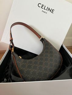 #fashion #aesthetic #aestheticstyle #mode #blogger #blogger #fashion #fashionstyle #celine #celinebag Branded Bags Aesthetic, Celine Bag Aesthetic, Celine Core, Designer Handbags Aesthetic, Branded Purse, Celine Bag Outfit, Celine Aesthetic, Tas Celine, Water Snakes