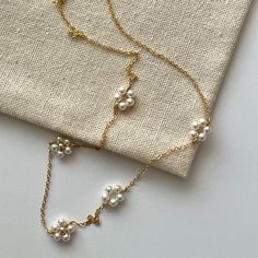 -simple style to match with your everyday outfits -14k gold -pearls -Necklace length 40cm -Brand new!reasonable price! Small Gold Necklace, Simple Pearl, Pearls Necklace, Gold Pearl Necklace, 14k Gold Necklace, Floral Style, Gold Pearl, Gold Gold, Necklace Length