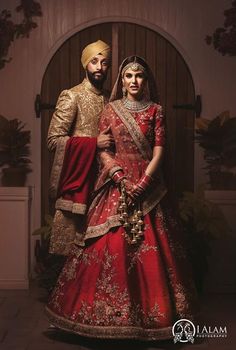 Indian Wedding Attire, Sabyasachi Lehenga Bridal, Orang India, Sabyasachi Bridal, Bridal Lehenga Online, Sabyasachi Lehenga, Couple Wedding Dress, Indian Wedding Couple, Indian Bridal Lehenga