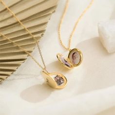 Looking for a unique and meaningful gift for Mom, Grandma, or a new mom? Our Photo Locked Necklace is the perfect choice! This custom picture necklace features a flip oval pendant that can be engraved with initials and holds a significant photograph close to the heart. It's not just a necklace; it's a cherished memory captured in a beautiful locket. Whether it's for Mother's Day, a birthday, or just to show your love, this necklace is sure to make her smile. Give the gift of cherished memories w Locked Necklace, Necklace With Picture Inside, Picture Pendant Necklace, Mom Photo, Picture Necklace, Picture Pendant, Photo Locket Necklace, Lock Necklace, Photo Necklace