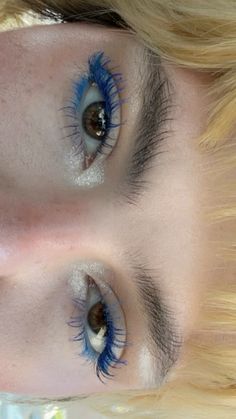 Blue eyeliner and mascara (AGAIN), feeling unstoppable #makeupoftheday #eyes Billie Eilish Blue Eyeliner, Blue Mascara Looks Brown Eyes, Creative Eye Makeup Simple, Green Under Eye Makeup, Blue Mascara Brown Eyes, Blue Waterline Makeup, Blue Mascara Looks, Blue Mascara Makeup, Makeup Bleu