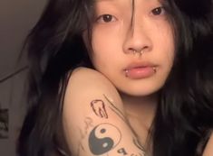 Asian With Piercings, Asian Facial Piercings, Kitty Fangs Piercing, Girls With Piercings, Girl With Piercings, Snakebite Piercing Lip, Snake Bites Lip Piercing, Gum Piercing, Snakebite Piercing