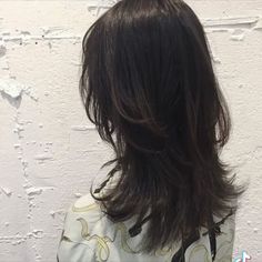 Wolfcut Side Profile, Shoulder Length Black Hair, Hush Cut, Middle Hair, Hair Inspired, Haircuts For Long Hair With Layers, Straight Black Hair, Hair Inspiration Long, Layered Haircuts For Medium Hair