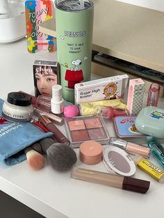 Alat Makeup, Handbag Essentials, Make Up Inspo, Fancy Makeup, Makeup Items, روتين العناية بالبشرة, Just Girl Things, Pretty Makeup, Cute Makeup