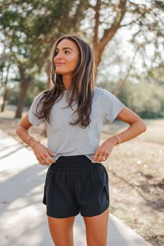 Everyday Cropped Tee (Boulder) T Shirt Athletic Shorts Outfit, Nichole Huntsman Short Hair, Cute Summer Legging Outfits Casual, Joggers Tshirt Outfit, Cute Mom Athletic Outfits, End Of Summer Outfits 2024, Women’s Beach Fashion, Women’s Chambray Shirt Outfit, Summer Active Wear Outfits