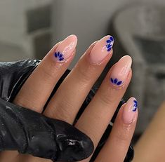 French Nails With Blue Design, Europe Summer Nails Short, Nails 2024 Blue, Classy Almond Nails, Hello Nails, Minimal Nails, French Acrylic Nails, Loose Fashion