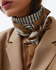 Silk Scarf Style, Parisienne Chic, Ways To Wear A Scarf, How To Wear A Scarf, Nordic Minimalism, Scarf Outfit, Stylish Scarves, Minimal Chic