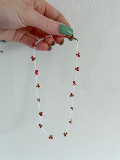 seed bead cherry necklace Bead Cherry, Bond Paper Design, Cherry Necklace, Diy Jewelry Unique, Bond Paper, Diy Bracelets Patterns, Necklace Beads, Jewelry Unique, Beaded Necklaces