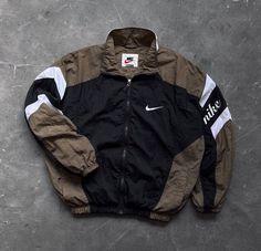 Windbreaker Outfit Men, Old Nike, Windbreaker Outfit, Natural Soaps, Street Style Outfits Men, Men Stylish Dress, Street Fashion Men Streetwear