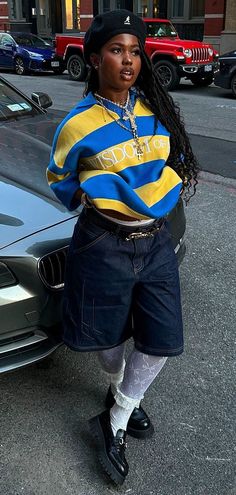 Mini Cargo Shorts Outfit, Speedway Outfit, La Street Style 2024, Jersey Outfit Black Women, Newsboy Hat Outfit, Atlanta Streetwear, Runway Streetwear, Blue And Yellow Outfit, African Streetwear