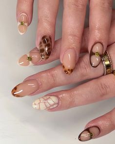 Nails nailart leopard gems brown nudes Nails Blended Colors, Brown Outfit Nails, Nails Cool Girl, Fall Nails Birthday, Brown Snake Skin Nails, Warm Tone Nails Design, Almond Nails Boho, Fall Color Nail Designs Autumn, Nail Inspiration Trendy