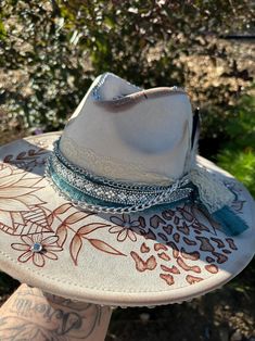 CUSTOM HAND BURNED W/ Bling Wide Brim Hat Branded Hat Flowers and Leaves Burned Hat Western Hat - Etsy Burning Hats, Hand Burn, Cowboy Wedding, Boho Beauty, Western Hats, Flower Hats, Cowgirl Hats, Felt Hat, Wide Brimmed Hats