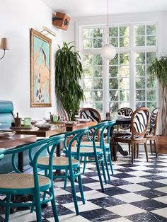 a dining room filled with lots of tables and chairs