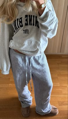 Stockholm Style Pjs, Pajama Outfits Aesthetic, Scandinavian Fits, Beachy Outfits Aesthetic, Cute Pajama Outfits, Cute Pajama, Beachy Outfits, Pajama Outfits, Lazy Day Outfits