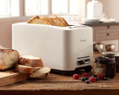 Breville Lift & Look Touch Toaster Breville Toaster, Hot Chocolate Cocktail, Bread Toaster, Chocolate Cocktails, Pizza Maker, Smart Oven, Cooking Sauces, Breakfast Toast, Best Ice Cream