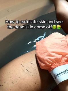 Exfoliate Body How To, Best Way To Exfoliate Skin, How To Exfoliate Skin At Home, How To Exfoliate, Best Body Exfoliator, How To Exfoliate Face, Exfoliation Tips, Exfoliate Body, Best Exfoliator