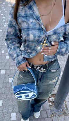 Layered Jeans Outfit, Trendy Y2k Outfits, Diesel Bag Outfit, Diesel Outfits, Y2k Fall Fashion, Diesel Looks, Diesel Outfit, Diesel Bag