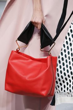 Marni Spring 2016 Ready-to-Wear Fashion Show Details Pochette Diy, Marni Bag, Bag Outfit, Lv Bags, Hermes Handbags, Trending Handbag, Bag Trends, Beautiful Bags