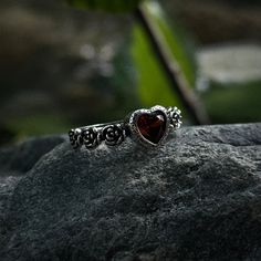 Our adjustable garnet heart rose ring is a intricate statement piece that combines the charm of the Victorian era with a macabre gothic twist. 🖤 🦇  The centerpiece of this romantic Victorian ring is a stunning red garnet heart, symbolizing deep love, passion, and devotion. ♥️ 🥀  This stunning ring is the perfect accessory for anyone who loves gothic, boho, or witchy jewelry. The vintage Victorian vampire design is both elegant and eerie, making this ring a truly unique statement piece. ️ 💍 T Vampire Jewelry Rings, Alt Rings Aesthetic, Spider Web Ring, Goth Wedding Rings, Goth Rings, Vampire Design, Vampire Ring, Victorian Gothic Jewelry, Vampire Jewelry