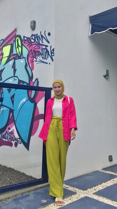 Outfit cewe kue simple✨ Hijabi Gowns, Coral Outfit, Outfit Simple, Hijabi Outfits, Photoshoot Inspo, Outfit Hijab, Outfits Casual, Mix N Match