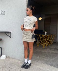 Cargo Skirt Outfit, Europe Outfits, Emma Chamberlain, Neue Outfits, Cargo Skirt, Up Girl, Lookbook Outfits, Outfit Casual