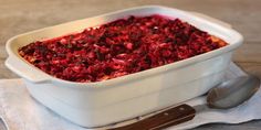 a casserole dish with cranberry sauce in it