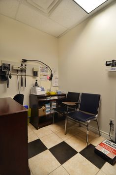 Small Doctors Office, Doctor Office Aesthetic, Doctor Clinic, Having A Family, Doctor Consultation, Severe Back Pain, Family Doctor, Dr Book, Doctors Office