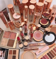 Charlotte Tilbury, Make Up, luxurious, Trucco Glam, Maquillage On Fleek, Makeup Bag Essentials, Maybelline Superstay, Fancy Makeup, Makeup Obsession, Pink Makeup, Luxury Makeup, Makeup Items