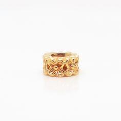 A fine designer charm. By Pandora. Item #750465. In 14k gold in the form of a ring of flowers. Simply a great charm from Pandora! Date: 20th Century Overall Condition: It is in overall good, as-pictured, used estate condition with some fine & light surface scratches and other signs of expected light wear consistent with age. Fineness: Marked 585 for 14k gold fineness. Marks: Marked with 585 / ALE to one side of the charm. Measurements: Diameter: ca. 9 mm Height: ca. 5 mm Weight: ca. 1.4 g Please see our other related items. Aloha Flower, Flower Band, A Bracelet, Christmas Presents, 20th Century, Charms, Accessory Gift, Electronic Accessories, Purses And Bags