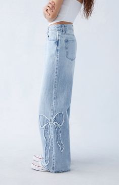 Embrace the coquette trend with PacSun's Casey Light Indigo Bow Low Rise Baggy Jeans, a perfect fusion of flirtatious charm and contemporary style. The playful frayed bow details add a touch of coquettish flair while the flattering low-rise fit turns these jeans into a must-have for the season.


	Model is wearing a size 26
	Model measurements: 5’6” height, 32” bust, 22.5” waist, 33.5” hips Bow Jeans, Low Rise Baggy Jeans, Looks Jeans, Casual Preppy Outfits, Cute Preppy Outfits, Cute Jeans, Simple Trendy Outfits, Cute Everyday Outfits, Baggy Jeans