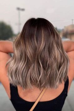 Short Brunette Hair, Short Hair Highlights, Brunette Hair With Highlights, Fall Hair Cuts, Short Brown Hair, Fall Hair Color For Brunettes, Brunette Balayage Hair