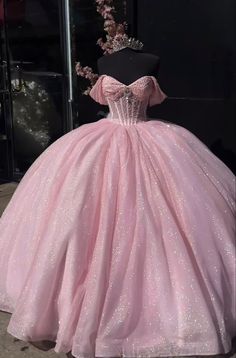 16 Birthday Dress, 15 Birthday Dresses, Pink Quinceanera Dresses, Xv Dresses, Pink Quinceanera, Quinceanera Pink, Quinceanera Themes Dresses, Pink Quince, Quinceñera Dresses