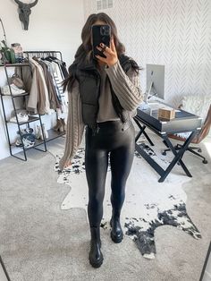 Taupe Sweater Outfit, Chunky Black Boots Outfit, Puffer Vest Outfit Black, Cropped Puffer Vest Outfit, Winter Fasion, Faux Leather Leggings Outfit, Leggings Outfit Winter, Leather Leggings Outfit